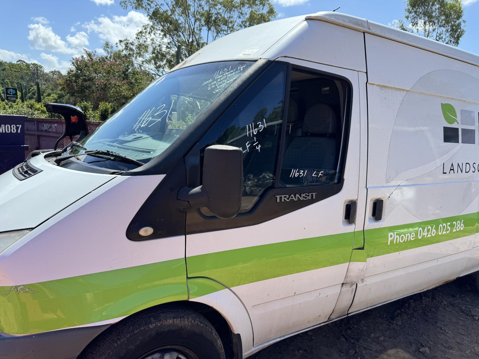 View FORD TRANSIT 2006 2 Door Van Breaking