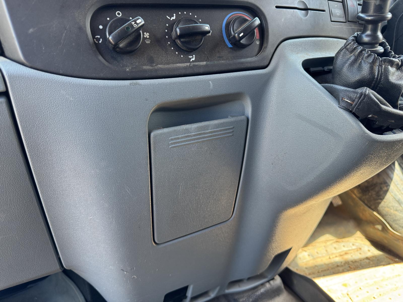 View FORD TRANSIT 2006 2 Door Van Breaking