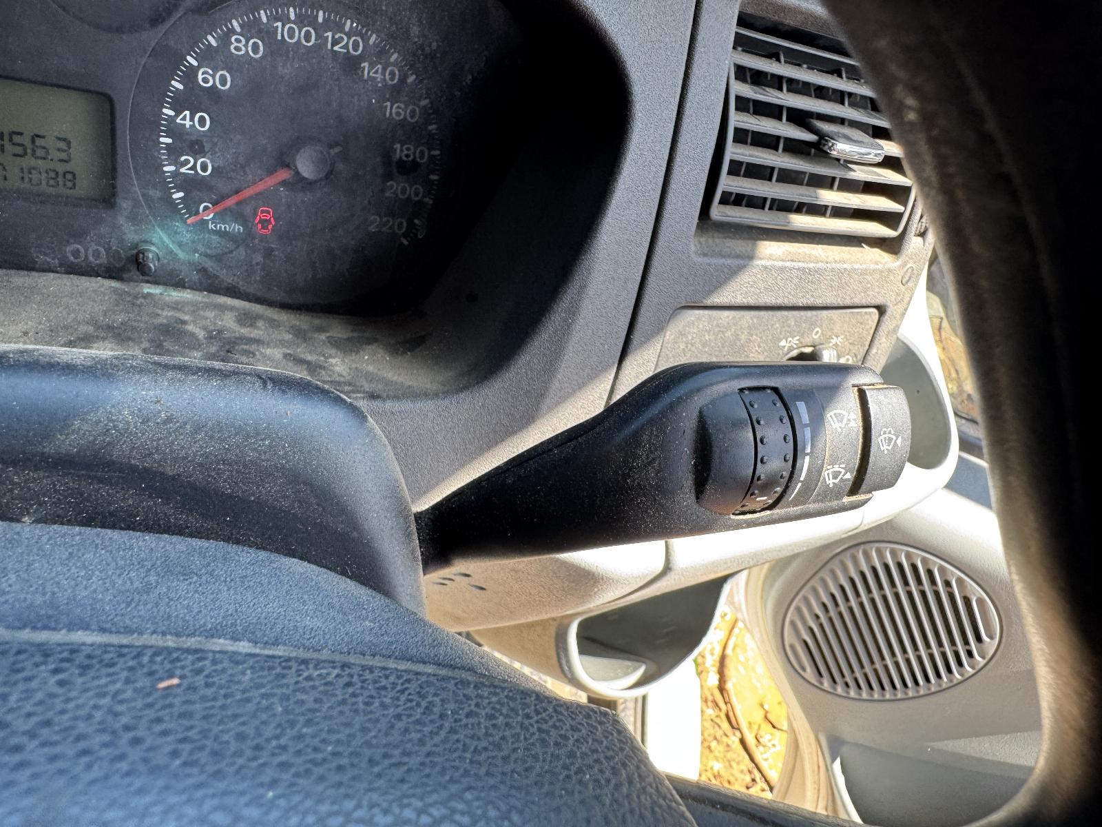 View FORD TRANSIT 2006 2 Door Van Breaking