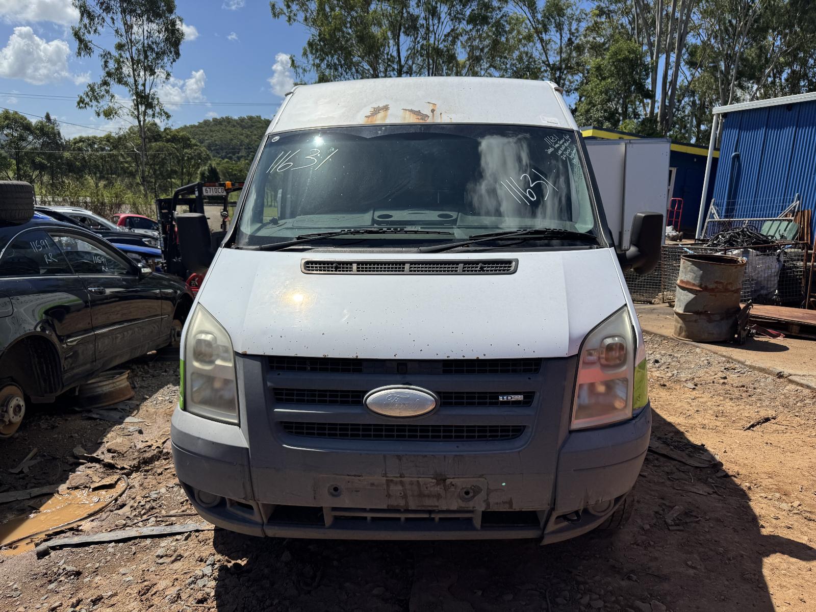 View FORD TRANSIT 2006 2 Door Van Breaking