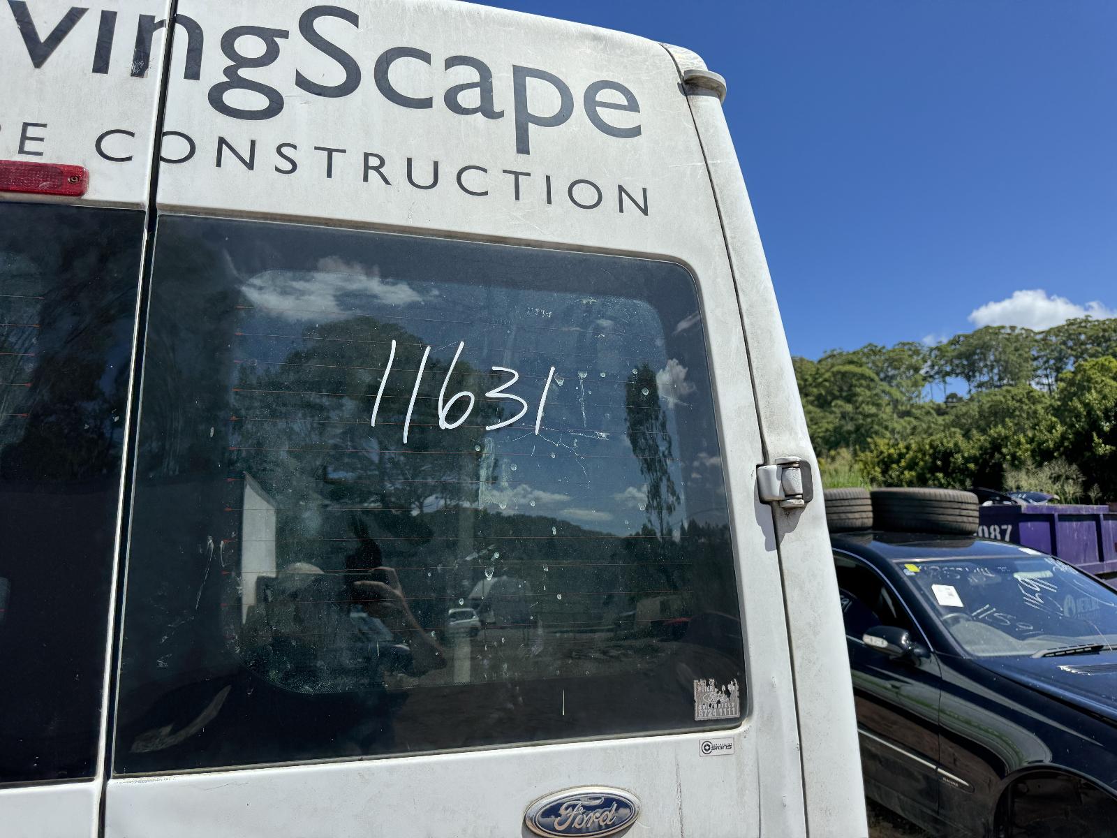 View FORD TRANSIT 2006 2 Door Van Breaking