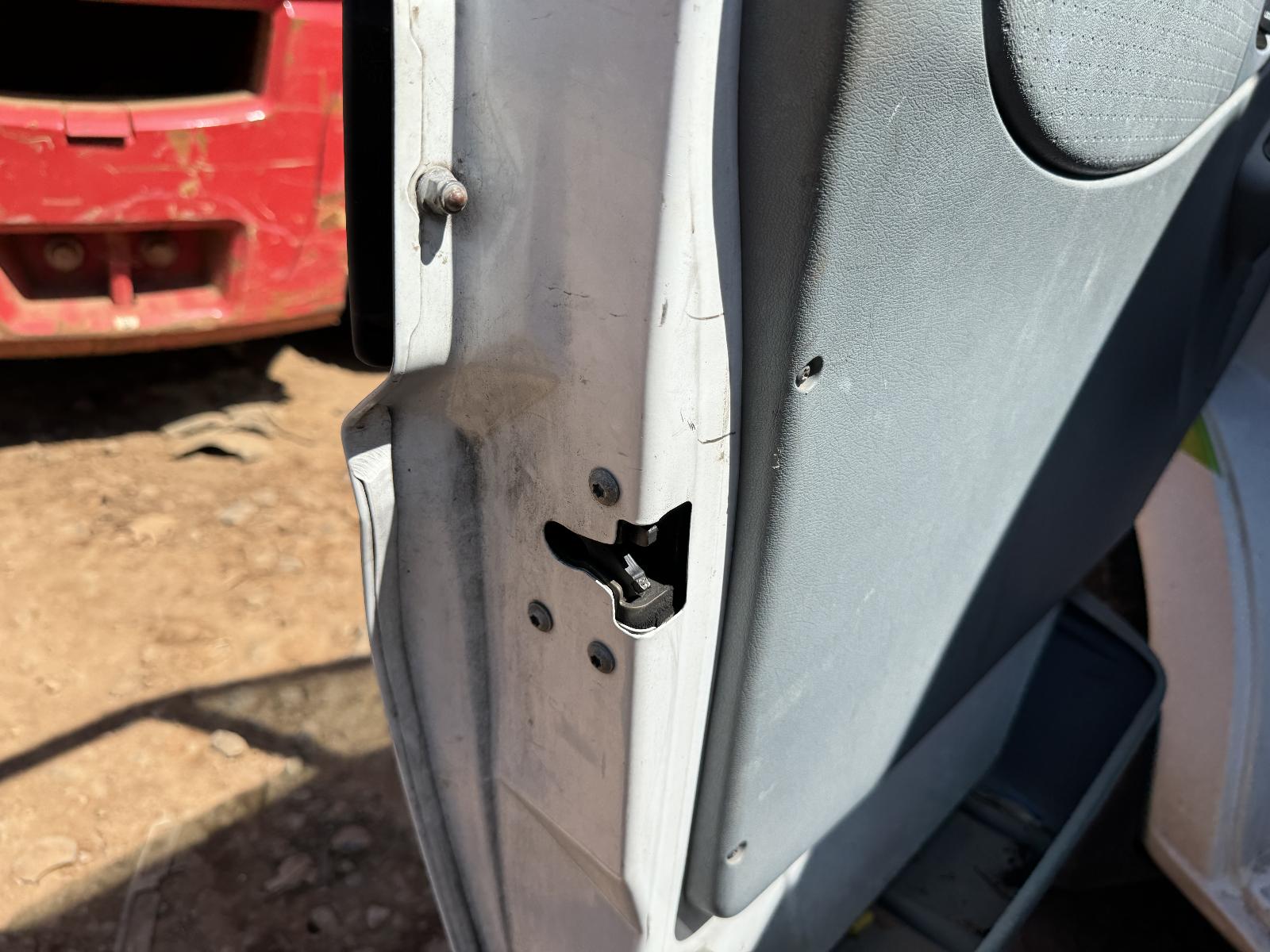 View FORD TRANSIT 2006 2 Door Van Breaking