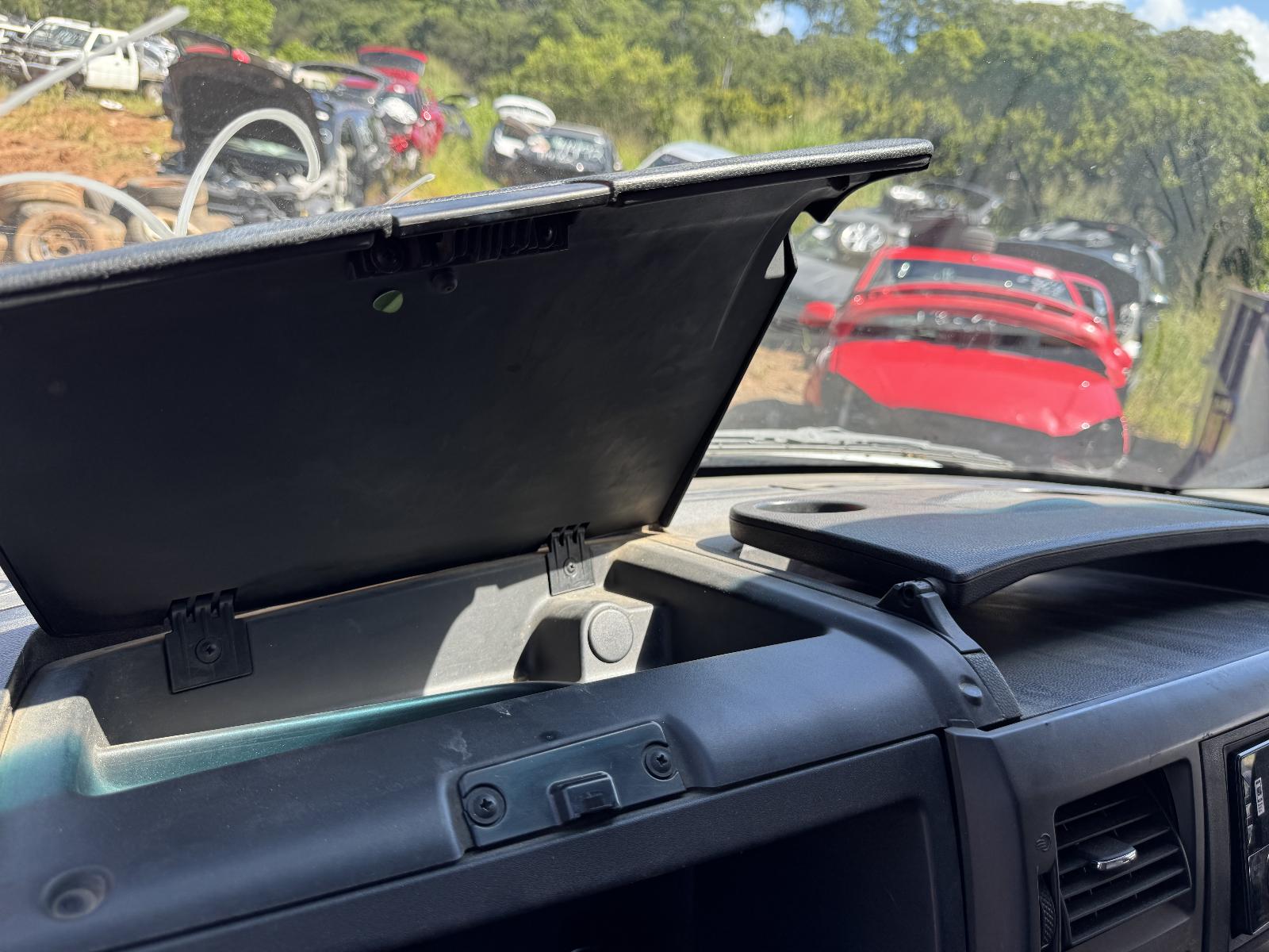 View FORD TRANSIT 2006 2 Door Van Breaking