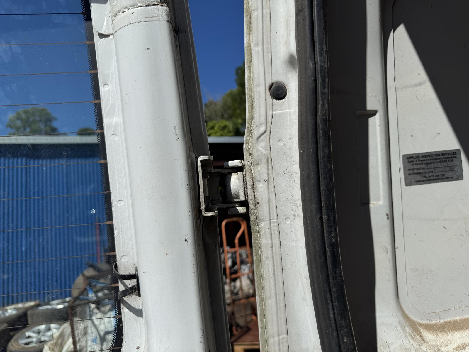 View FORD TRANSIT 2006 2 Door Van Breaking