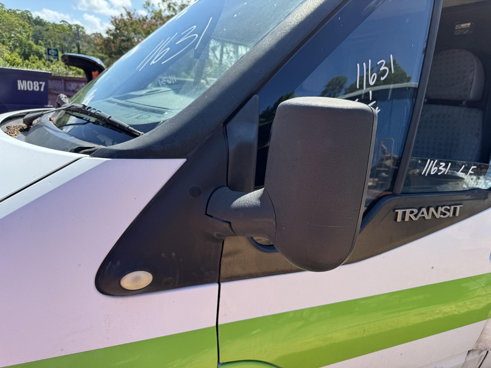 View FORD TRANSIT 2006 2 Door Van Breaking