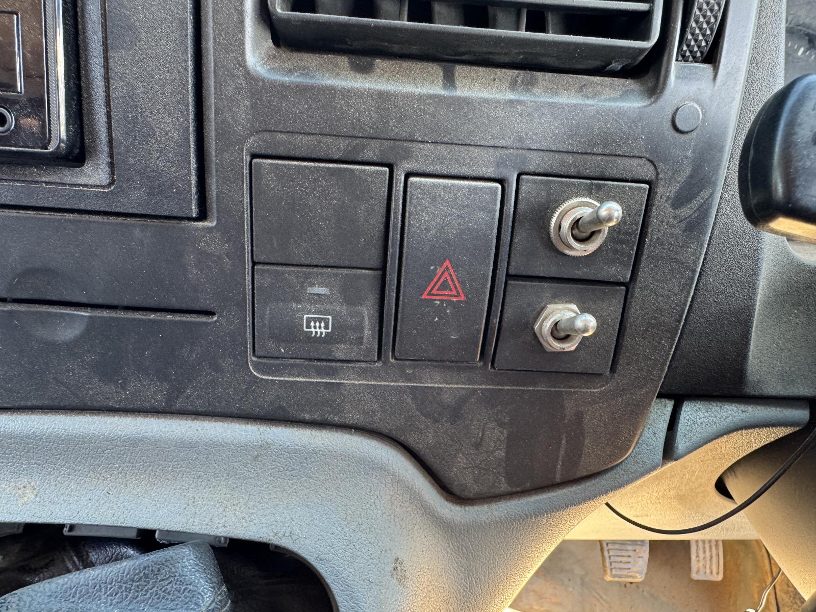 View FORD TRANSIT 2006 2 Door Van Breaking