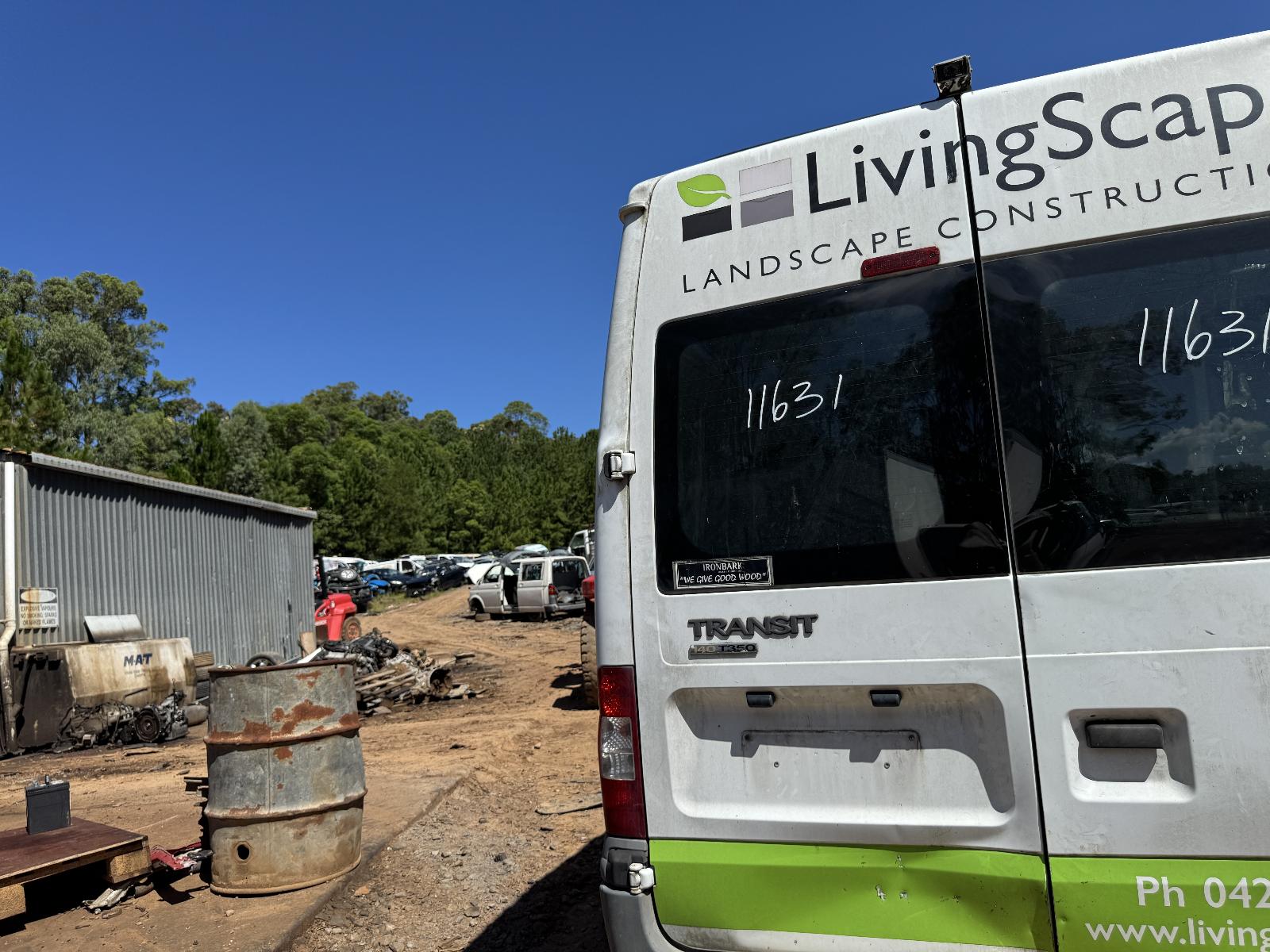 View FORD TRANSIT 2006 2 Door Van Breaking