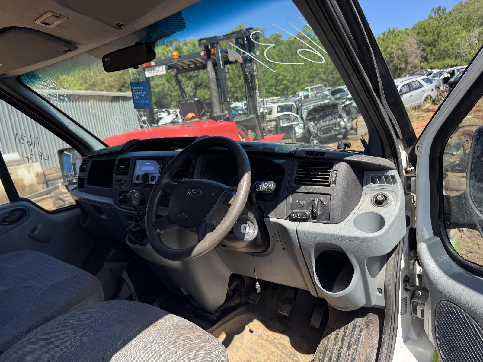 View FORD TRANSIT 2006 2 Door Van Breaking