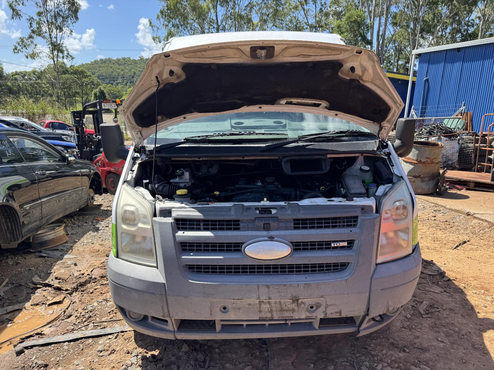 View FORD TRANSIT 2006 2 Door Van Breaking