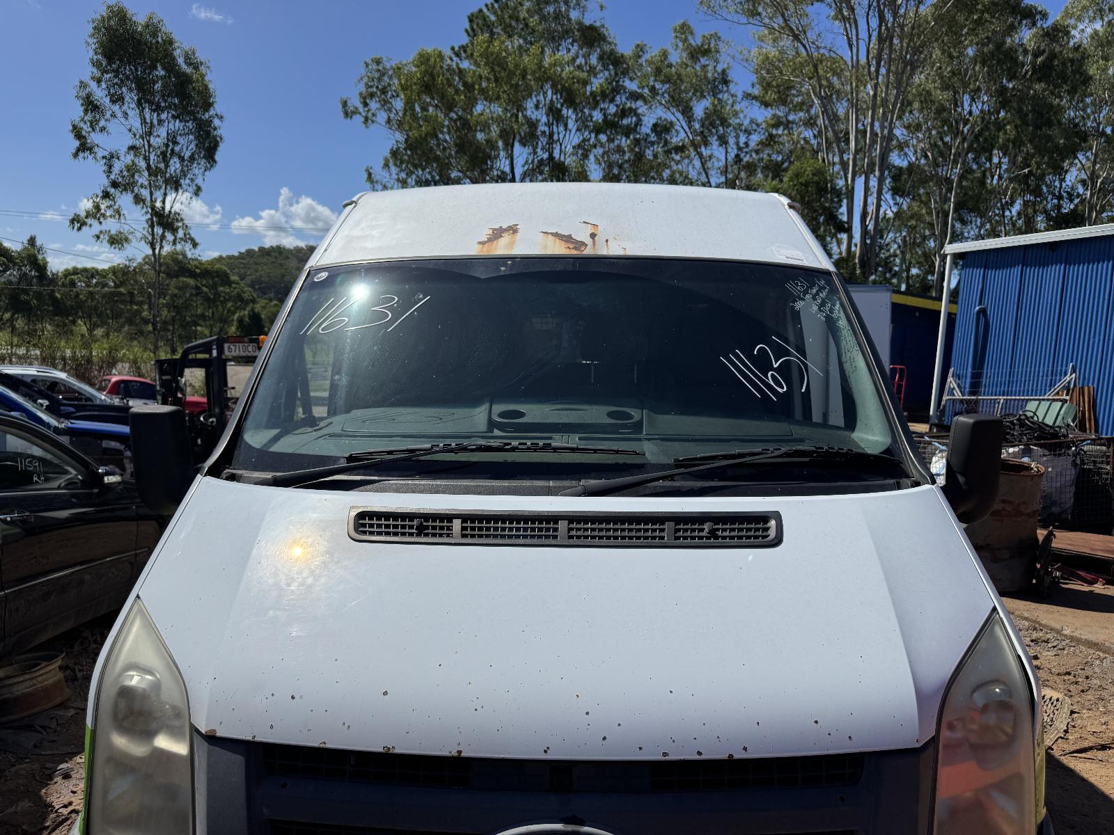 View FORD TRANSIT 2006 2 Door Van Breaking