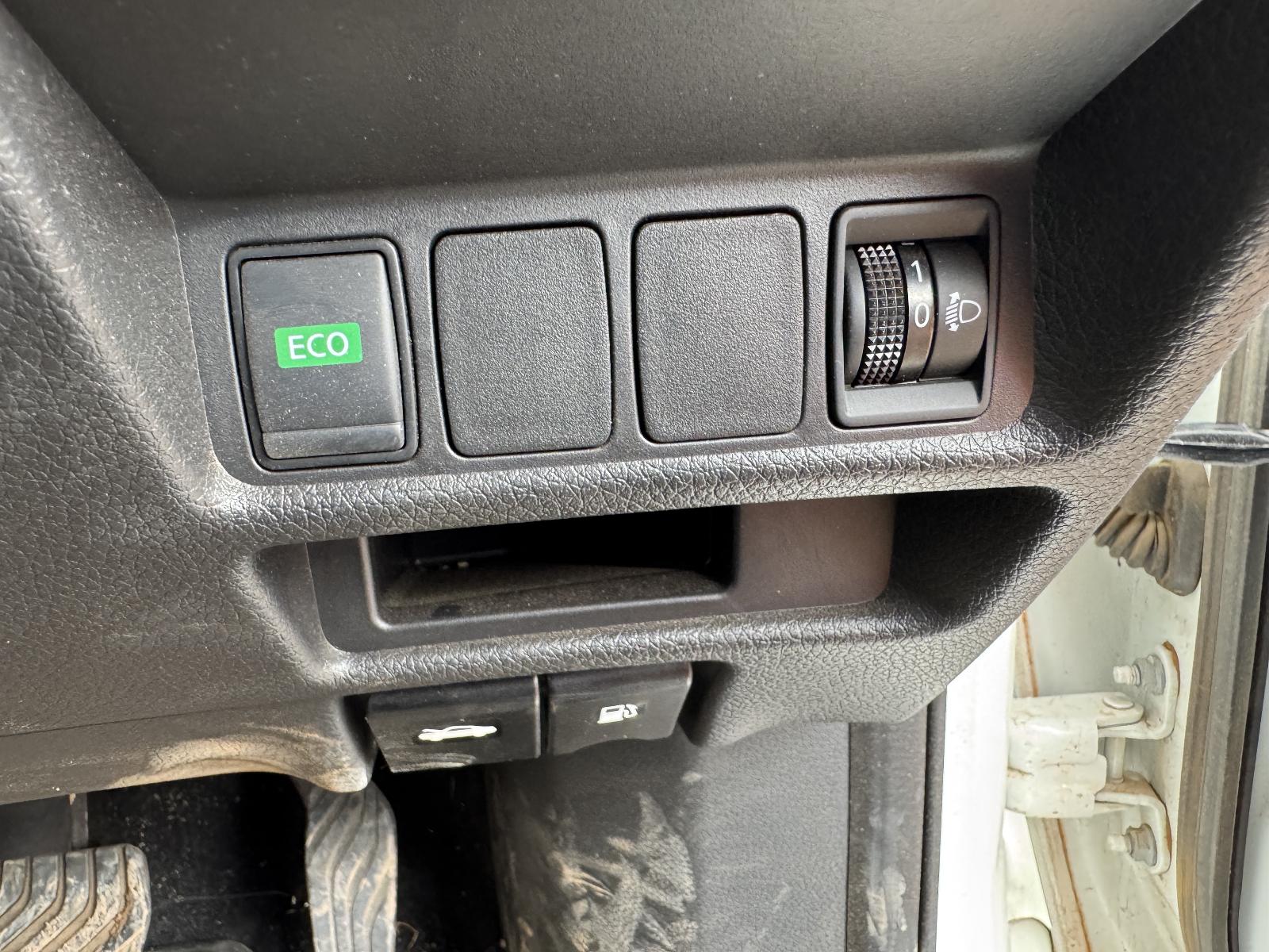 View NISSAN XTRAIL 2022 5 Door Station Wagon Breaking