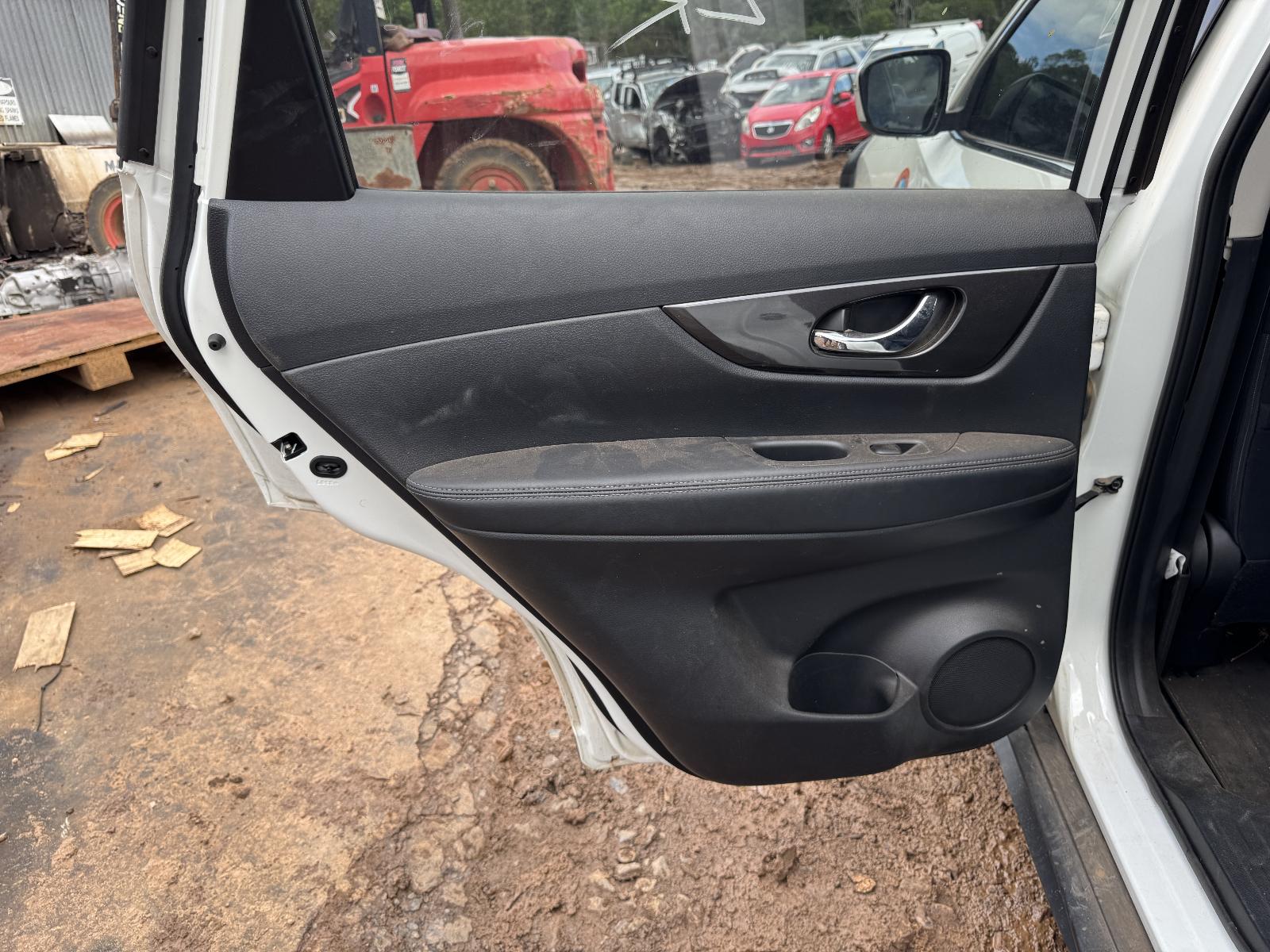 View NISSAN XTRAIL 2022 5 Door Station Wagon Breaking