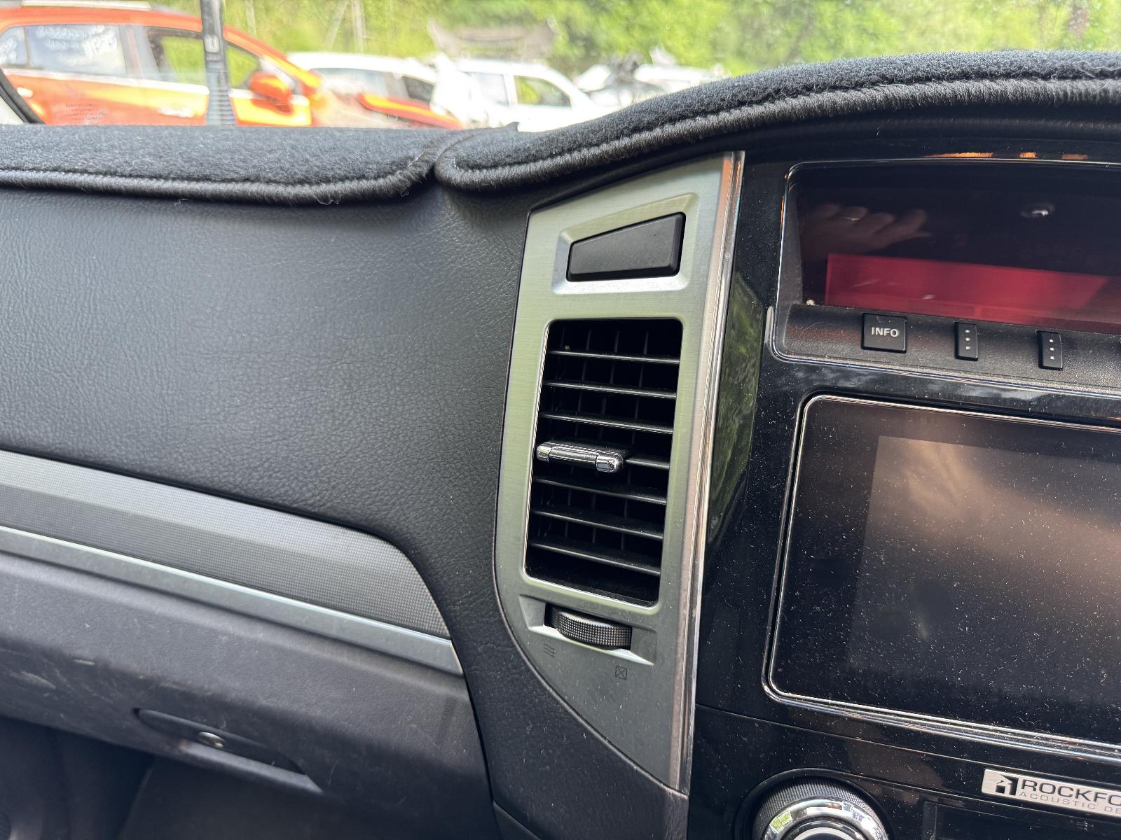 View MITSUBISHI PAJERO 2016 5 Door Station Wagon Breaking