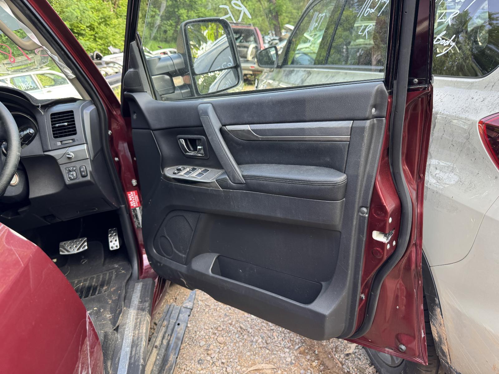 View MITSUBISHI PAJERO 2016 5 Door Station Wagon Breaking