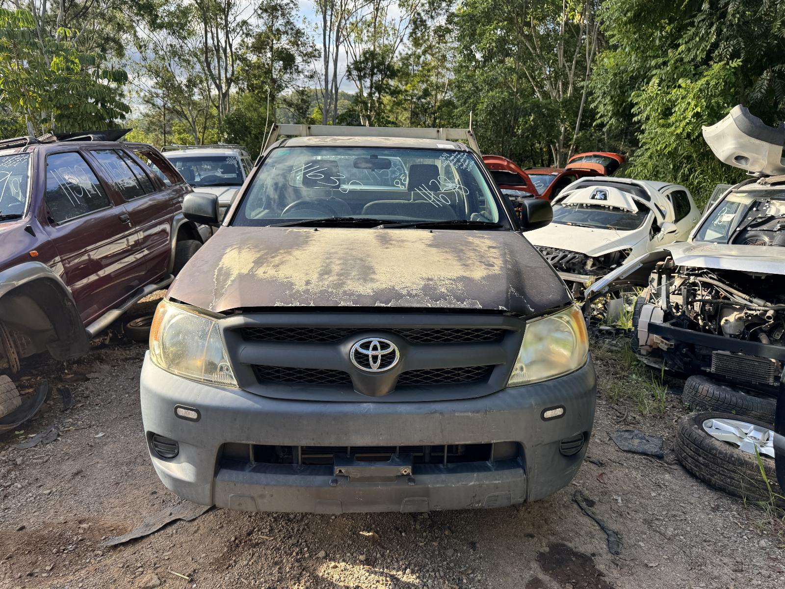 View TOYOTA HILUX 2006 2 Door Utility Breaking