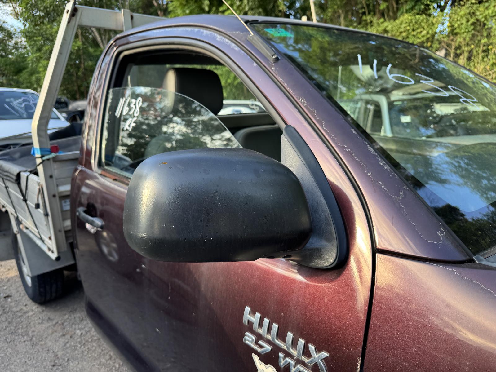 View TOYOTA HILUX 2006 2 Door Utility Breaking