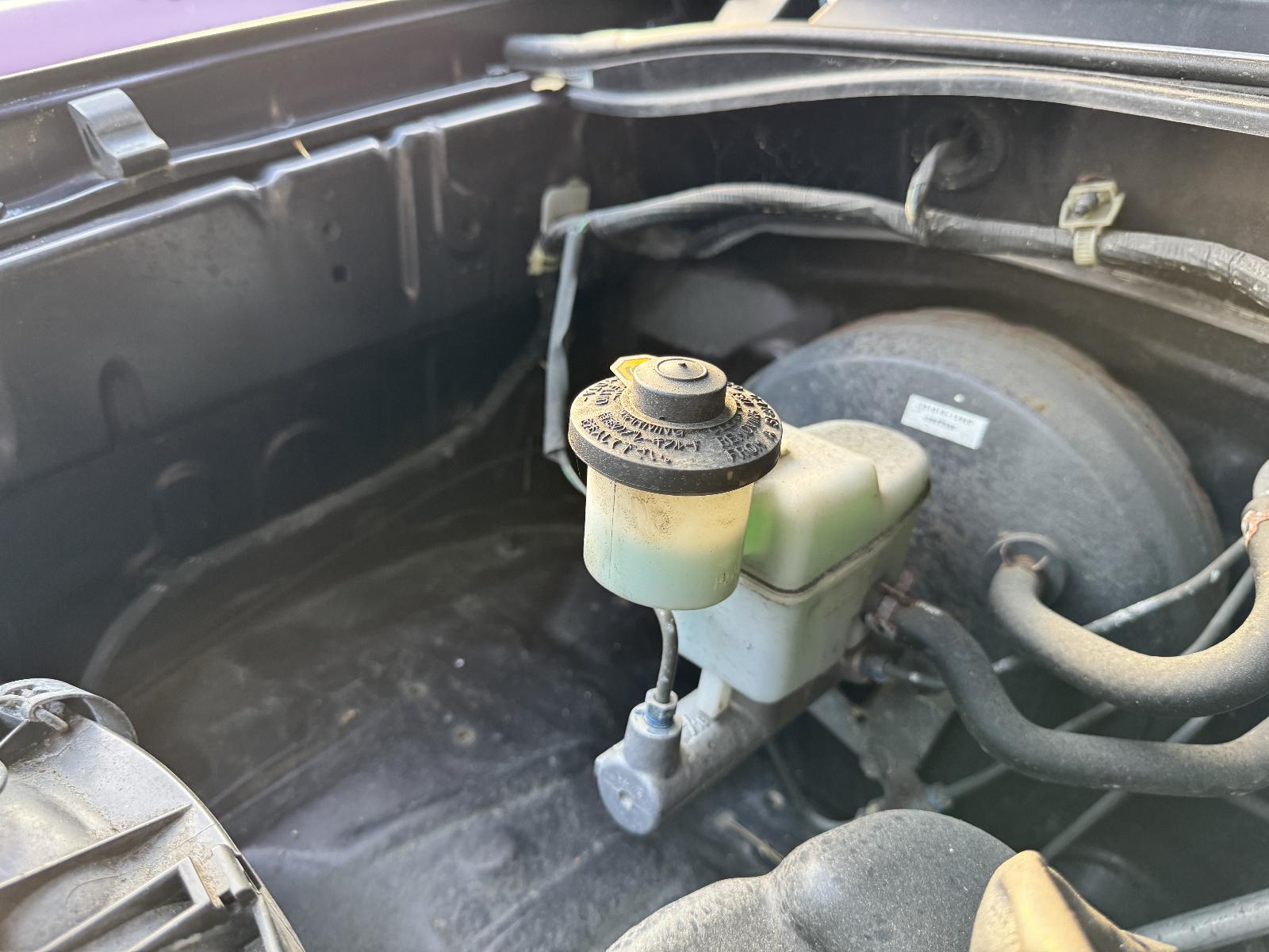 View TOYOTA HILUX 2006 2 Door Utility Breaking