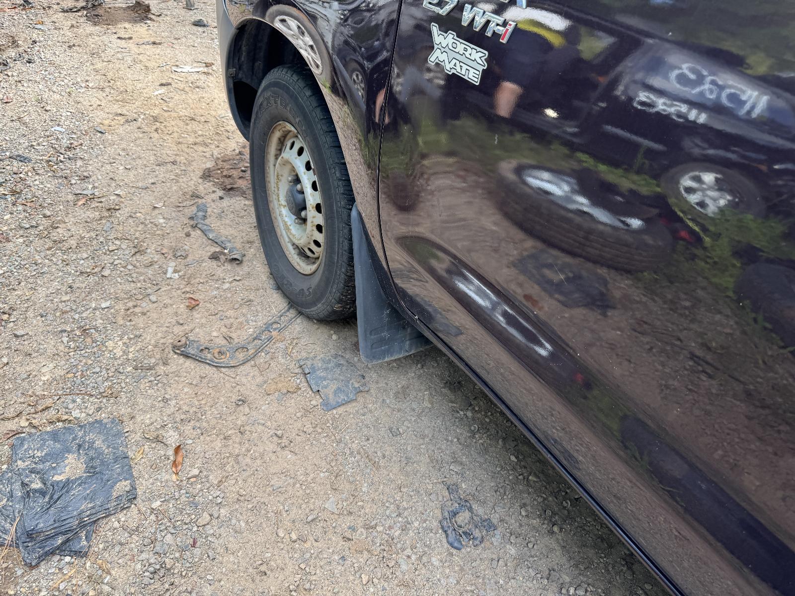 View TOYOTA HILUX 2006 2 Door Utility Breaking