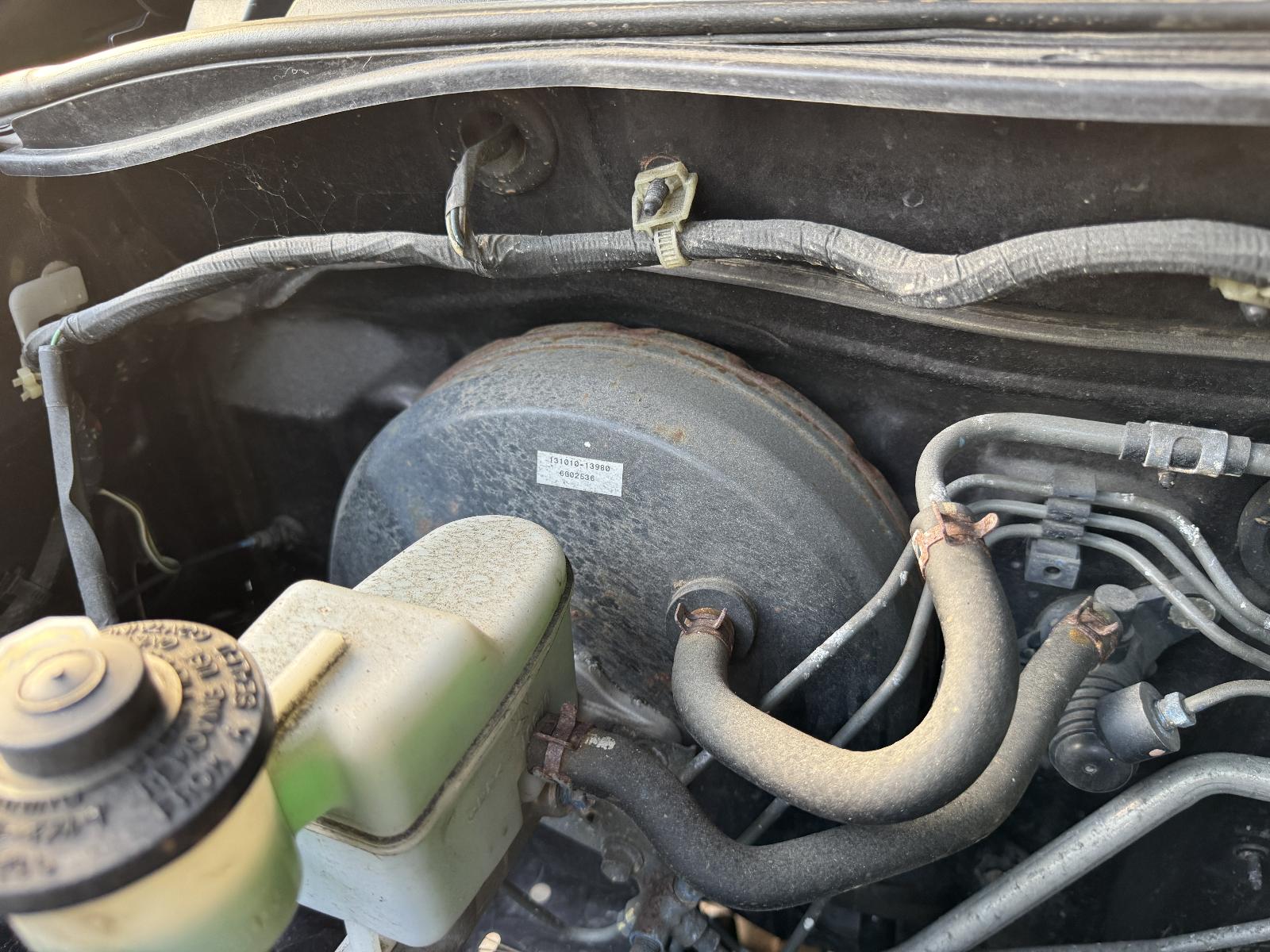 View TOYOTA HILUX 2006 2 Door Utility Breaking