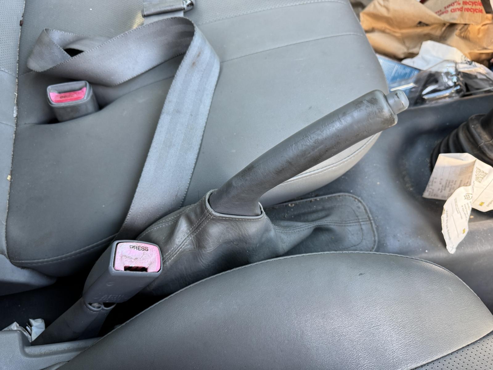 View TOYOTA HILUX 2006 2 Door Utility Breaking