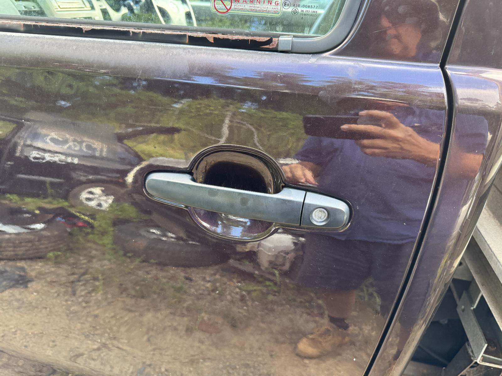 View TOYOTA HILUX 2006 2 Door Utility Breaking