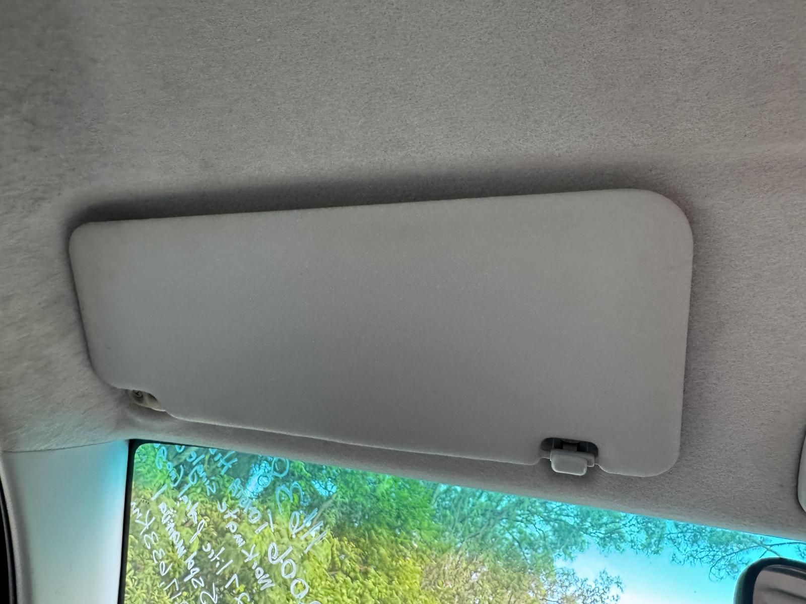 View TOYOTA HILUX 2006 2 Door Utility Breaking