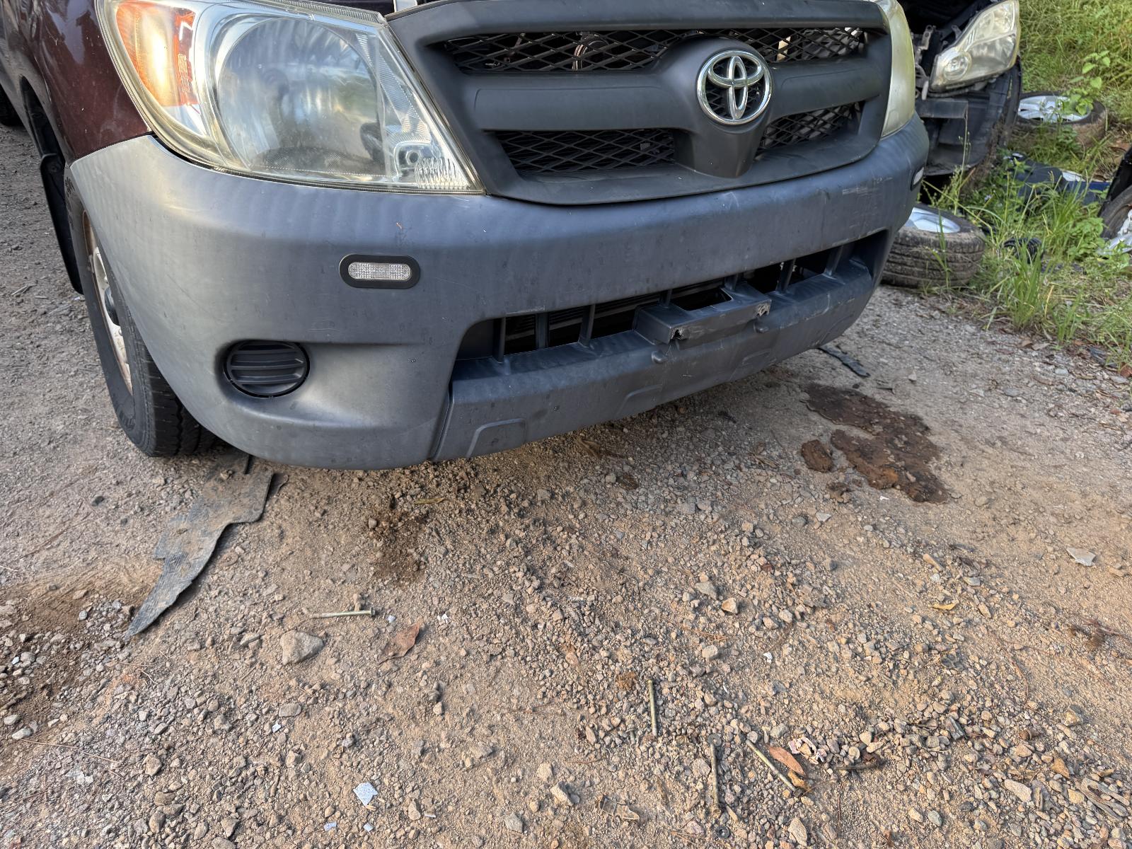 View TOYOTA HILUX 2006 2 Door Utility Breaking