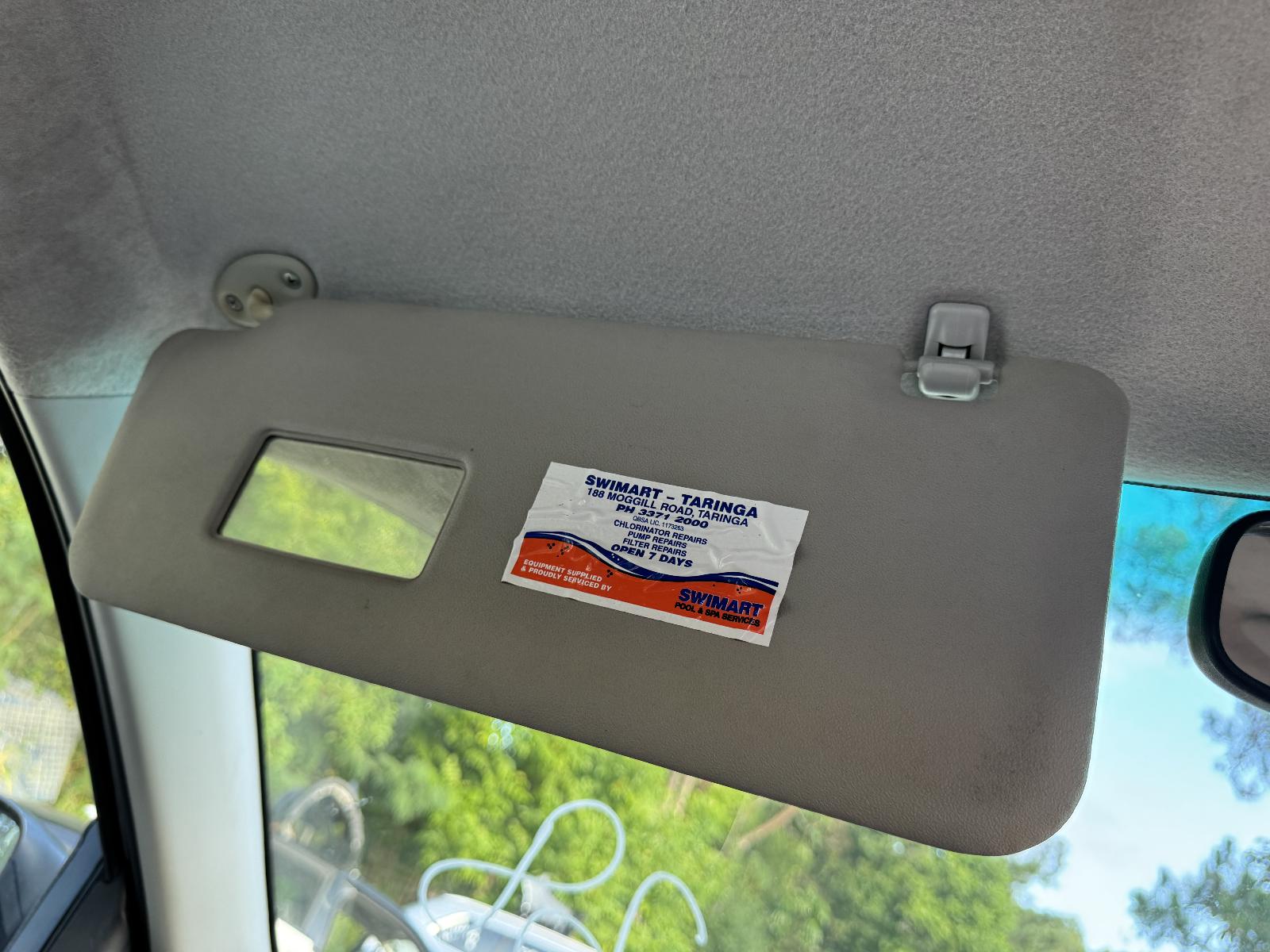 View TOYOTA HILUX 2006 2 Door Utility Breaking