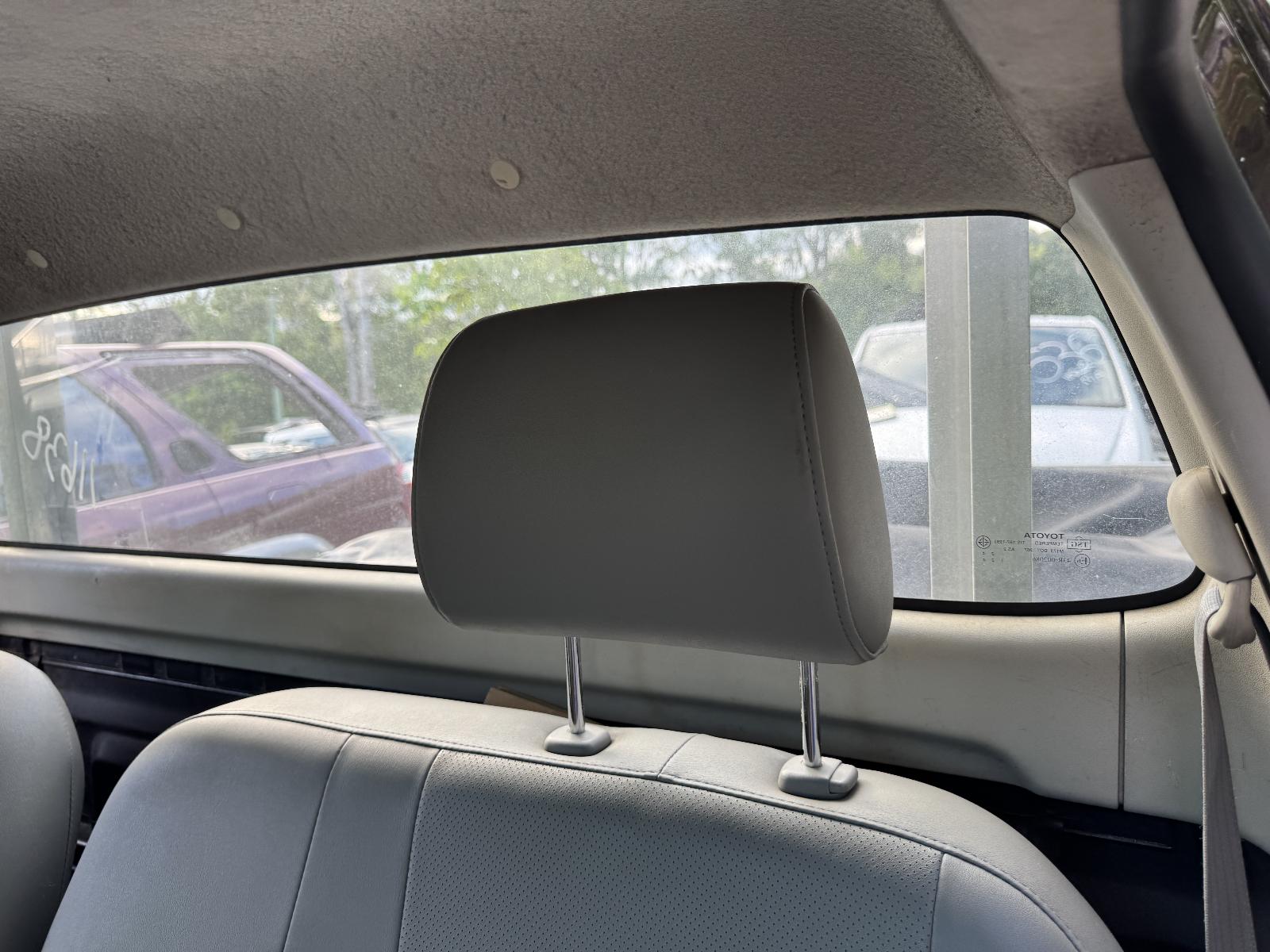 View TOYOTA HILUX 2006 2 Door Utility Breaking