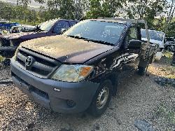 View TOYOTA HILUX 2006 2 Door Utility Breaking