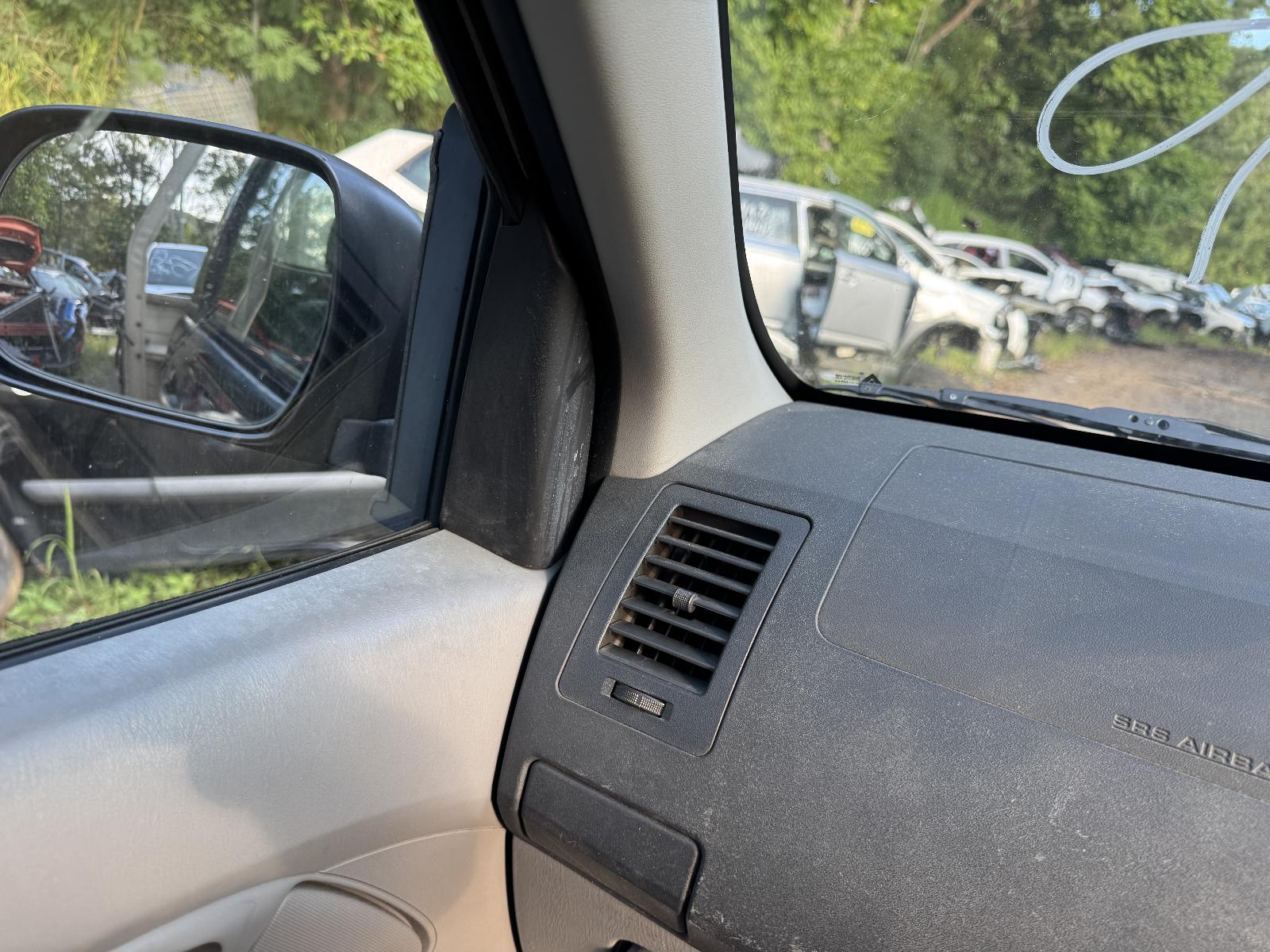 View TOYOTA HILUX 2006 2 Door Utility Breaking