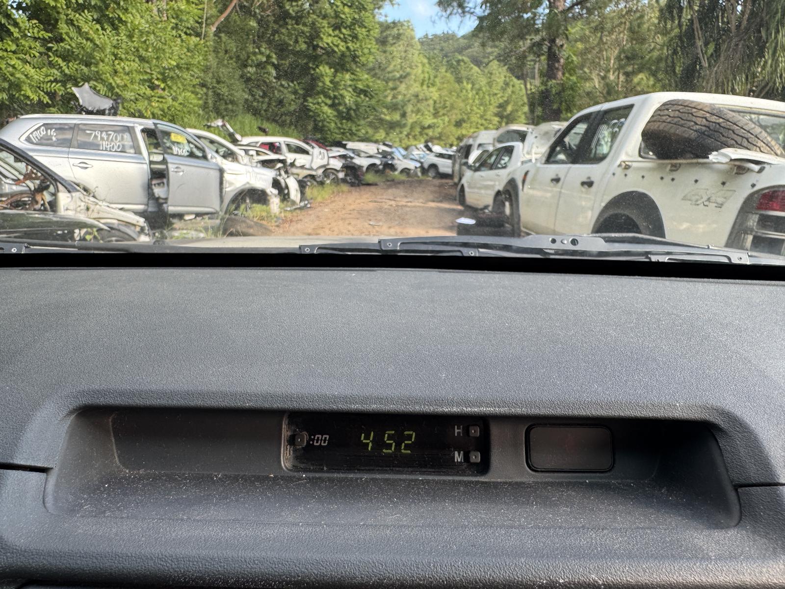 View TOYOTA HILUX 2006 2 Door Utility Breaking