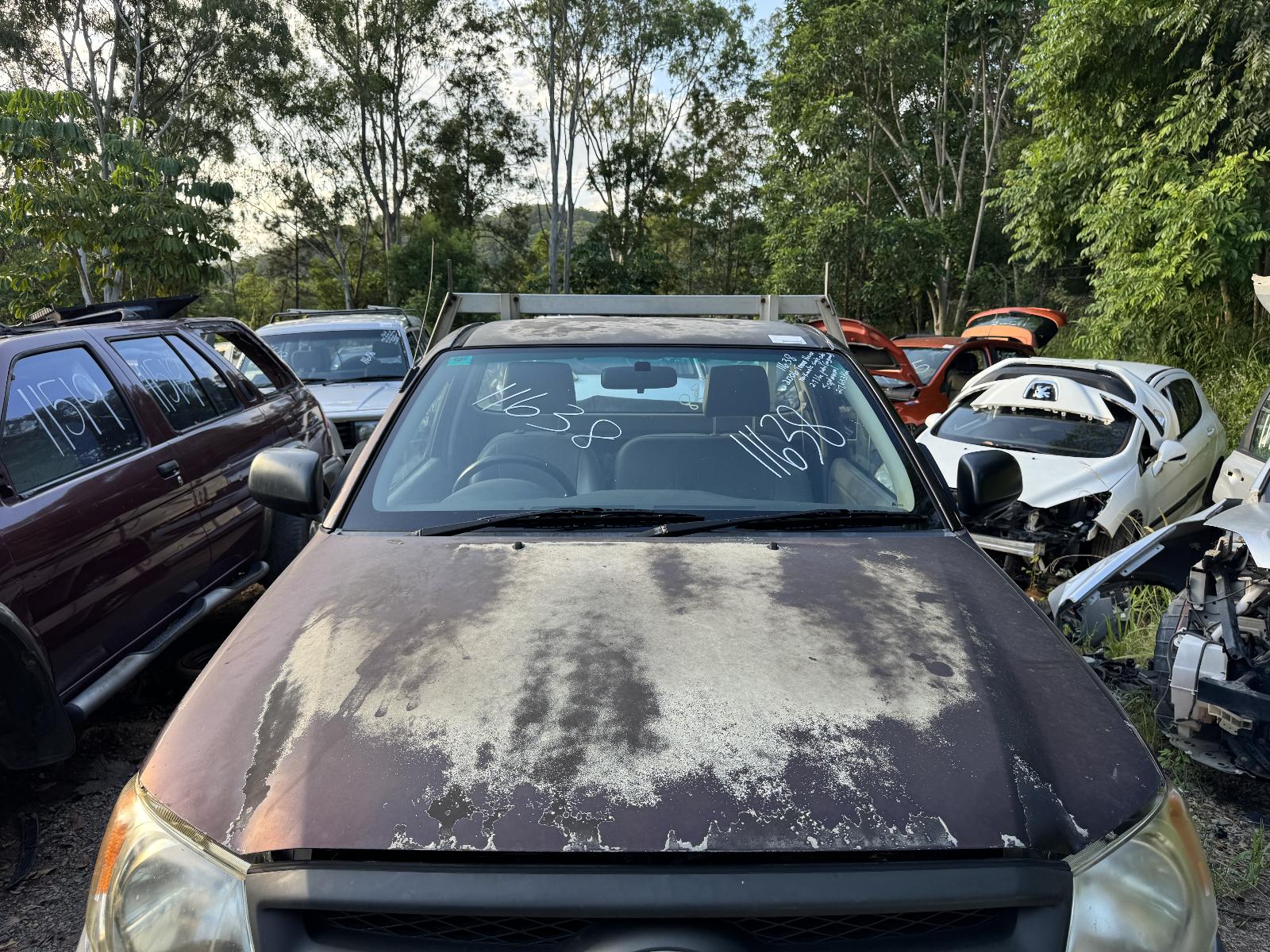 View TOYOTA HILUX 2006 2 Door Utility Breaking