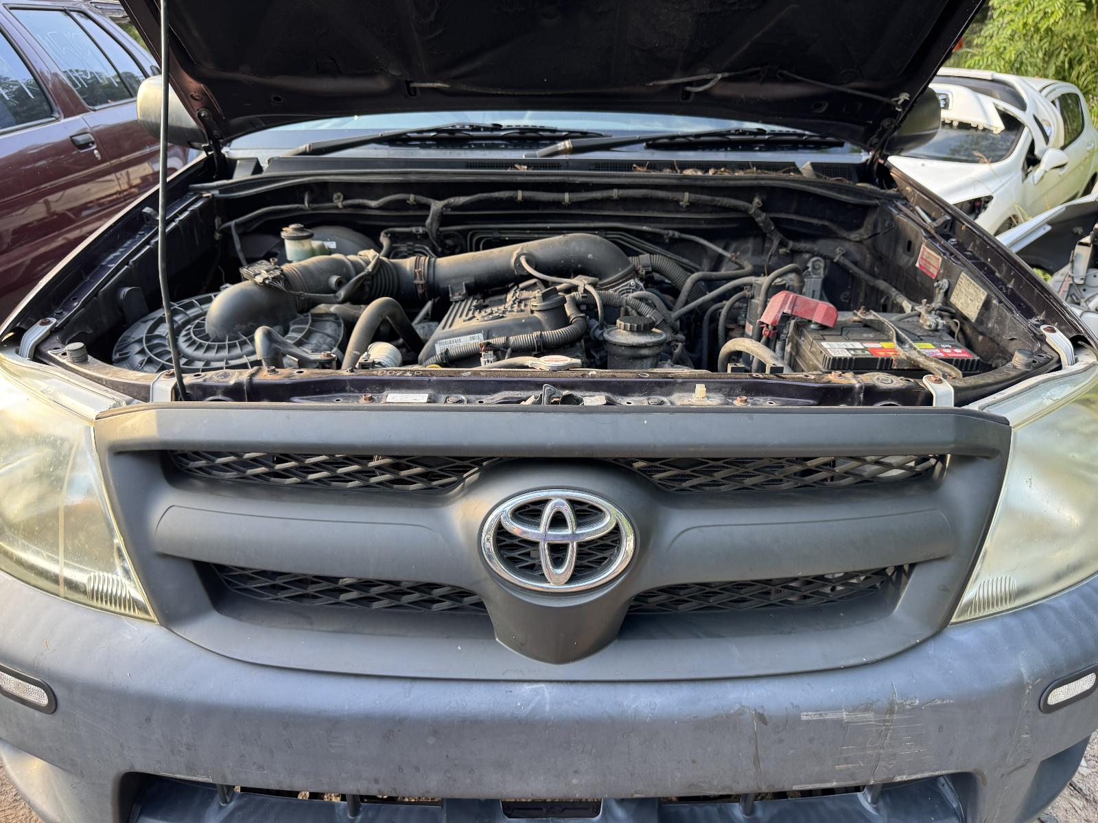 View TOYOTA HILUX 2006 2 Door Utility Breaking