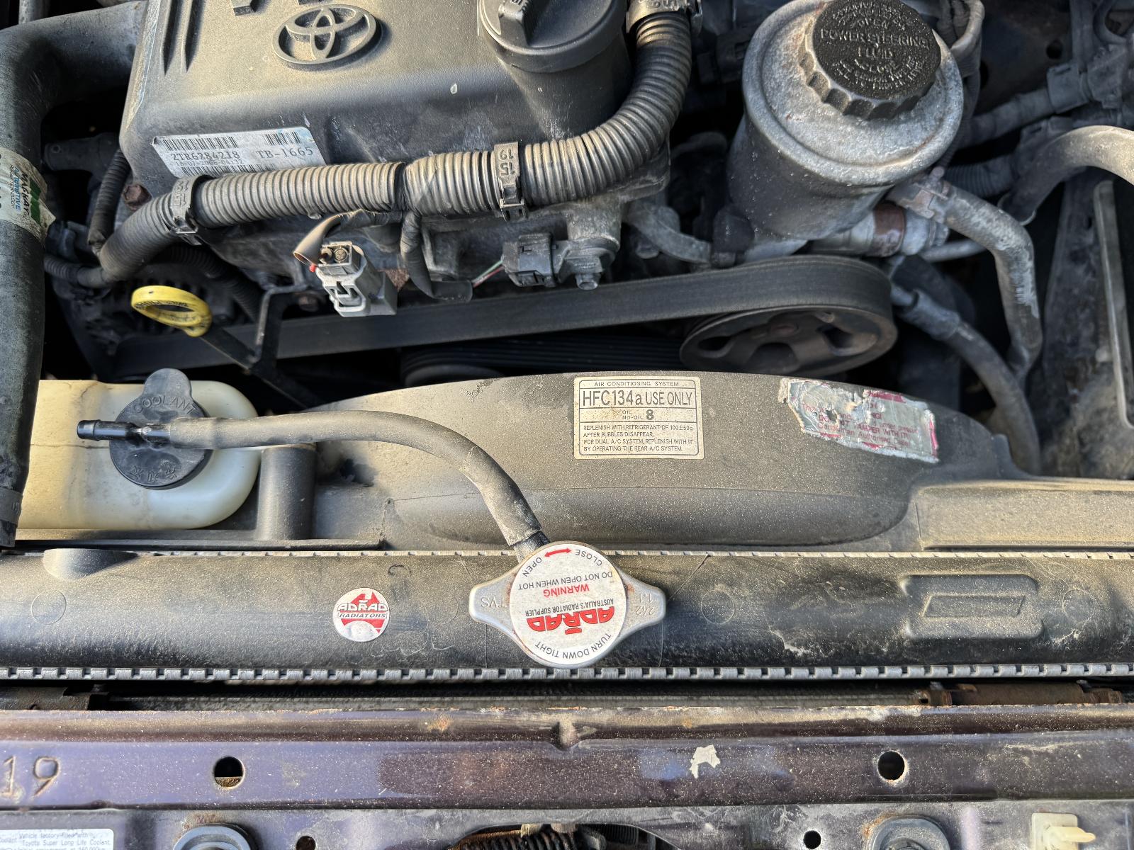 View TOYOTA HILUX 2006 2 Door Utility Breaking