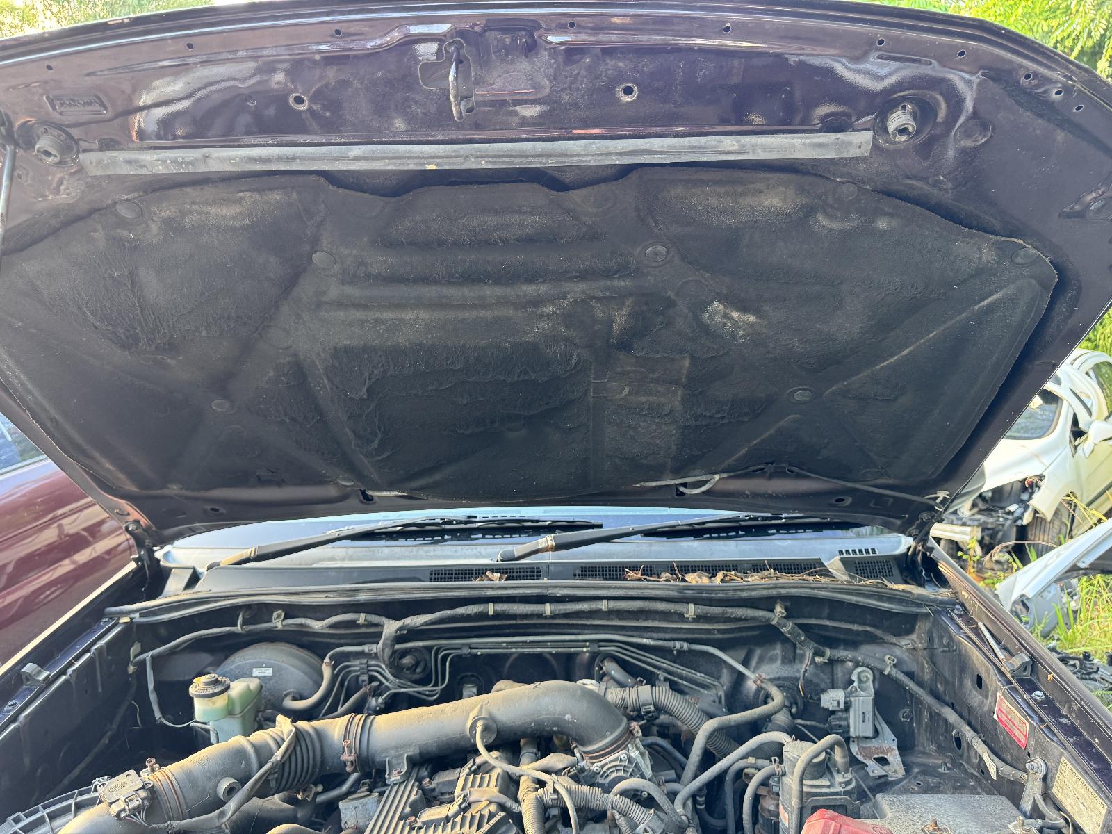 View TOYOTA HILUX 2006 2 Door Utility Breaking