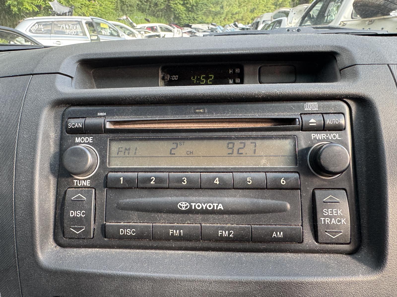View TOYOTA HILUX 2006 2 Door Utility Breaking