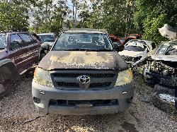 View TOYOTA HILUX 2006 2 Door Utility Breaking