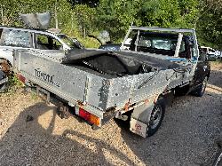 View TOYOTA HILUX 2006 2 Door Utility Breaking