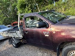 View TOYOTA HILUX 2006 2 Door Utility Breaking