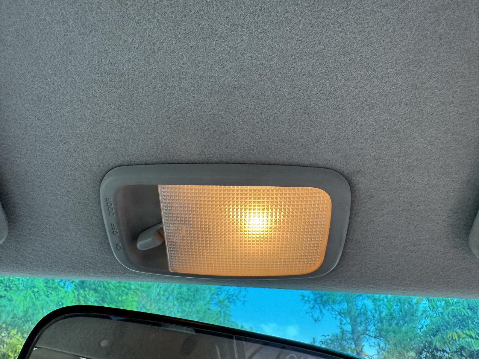 View TOYOTA HILUX 2006 2 Door Utility Breaking