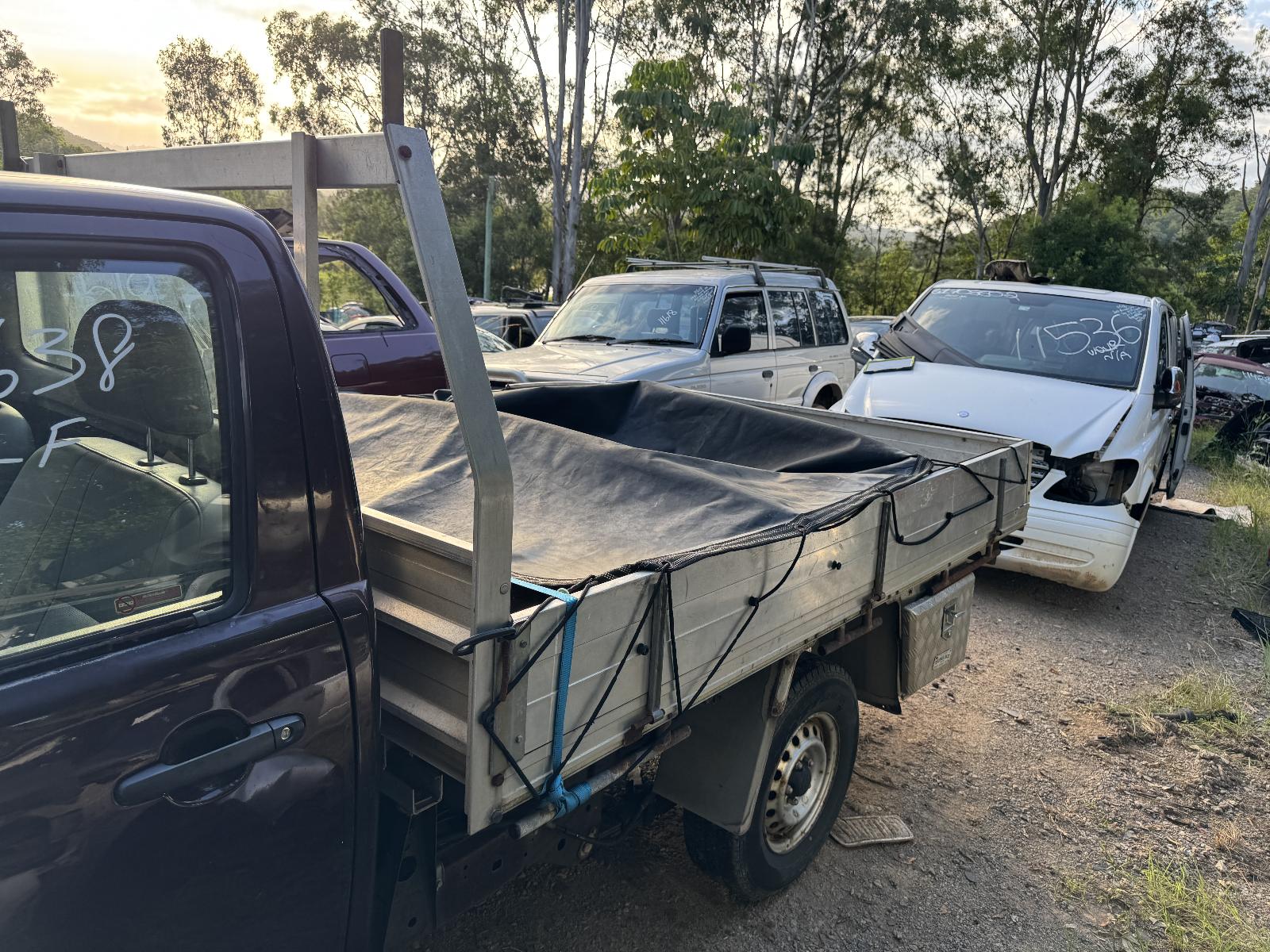 View TOYOTA HILUX 2006 2 Door Utility Breaking