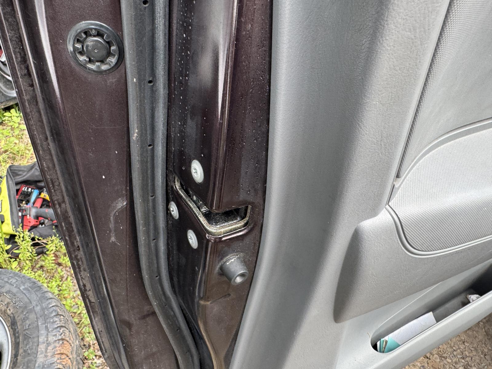View TOYOTA HILUX 2006 2 Door Utility Breaking