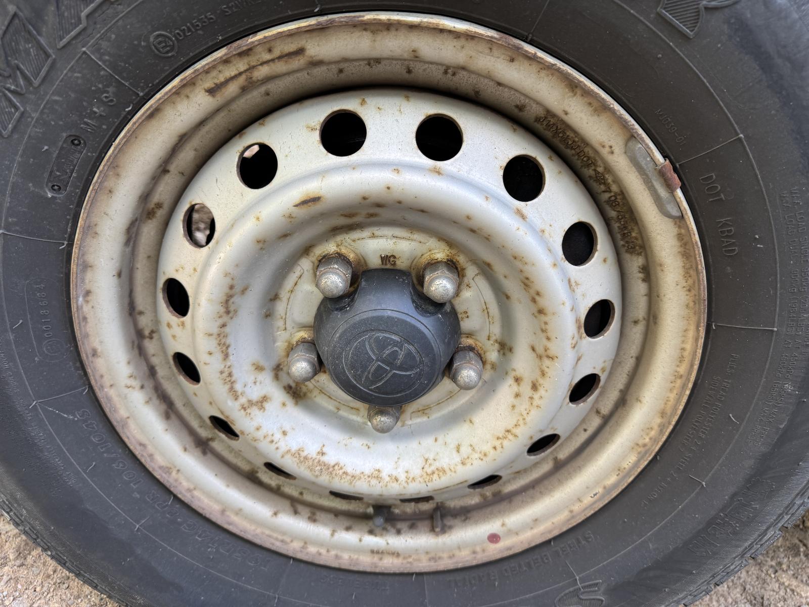 View TOYOTA HILUX 2006 2 Door Utility Breaking