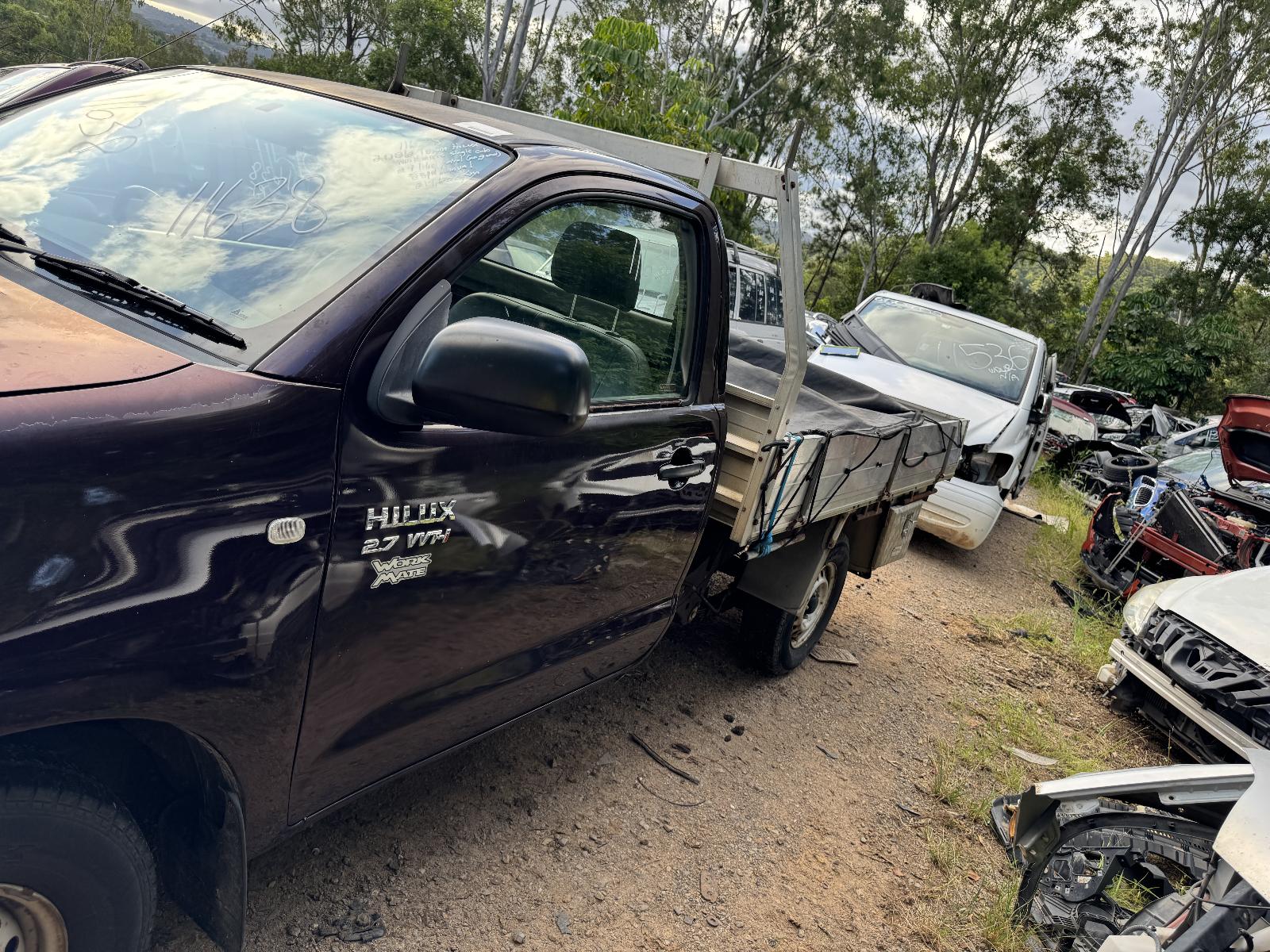 View TOYOTA HILUX 2006 2 Door Utility Breaking