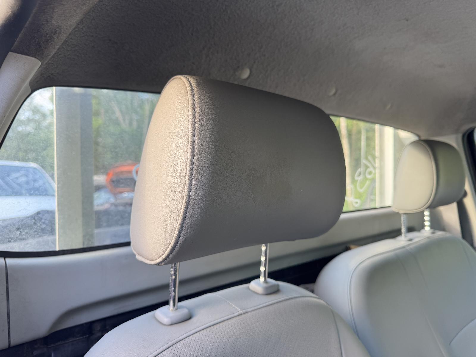 View TOYOTA HILUX 2006 2 Door Utility Breaking