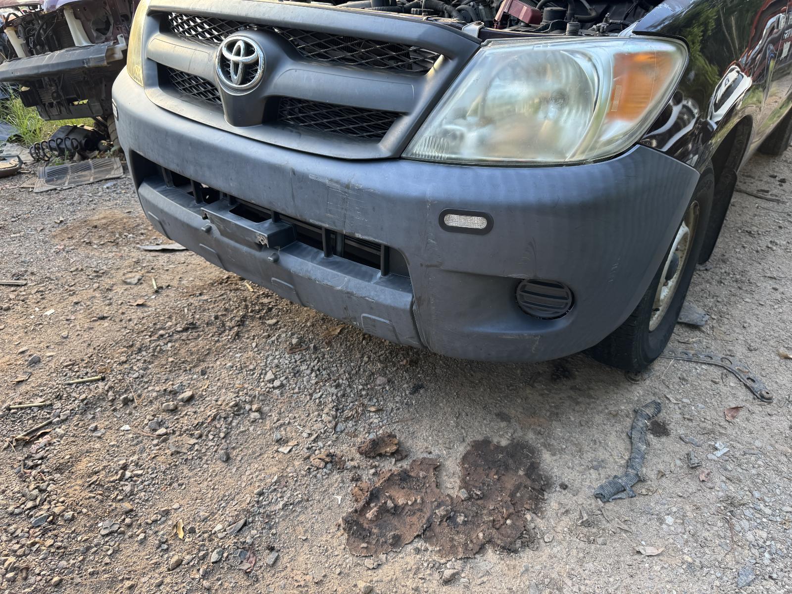 View TOYOTA HILUX 2006 2 Door Utility Breaking
