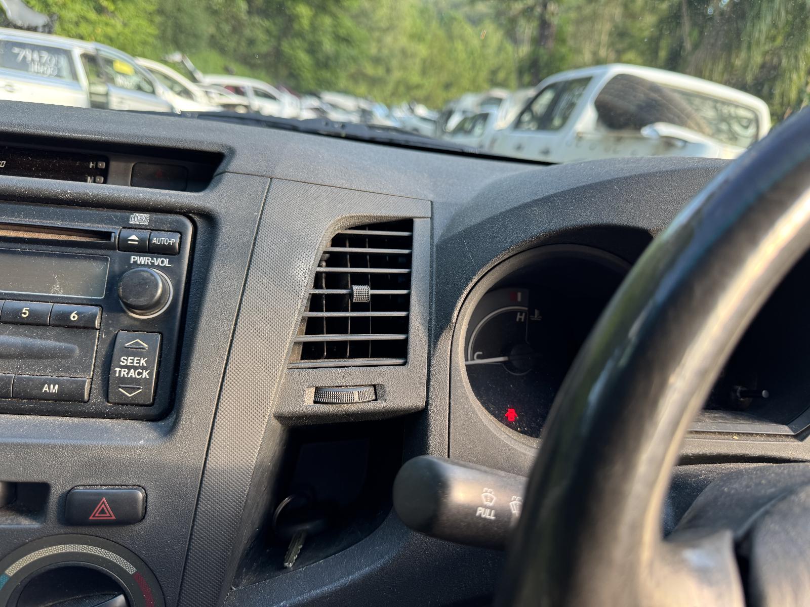 View TOYOTA HILUX 2006 2 Door Utility Breaking