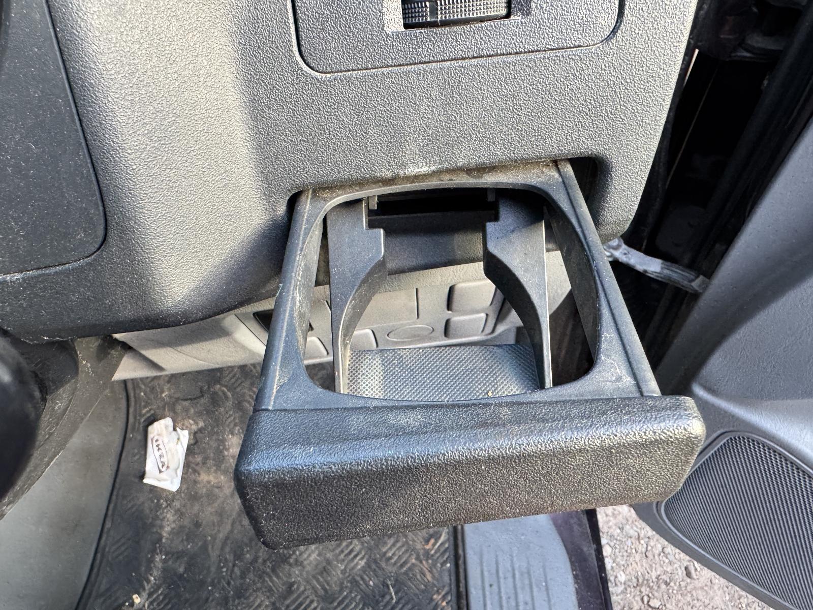 View TOYOTA HILUX 2006 2 Door Utility Breaking