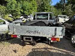 View TOYOTA HILUX 2006 2 Door Utility Breaking